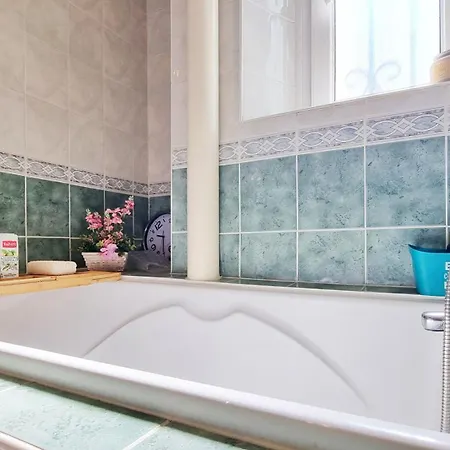 Le Doux Sejour 3 Bedroom 5 People Bathtub Colmar